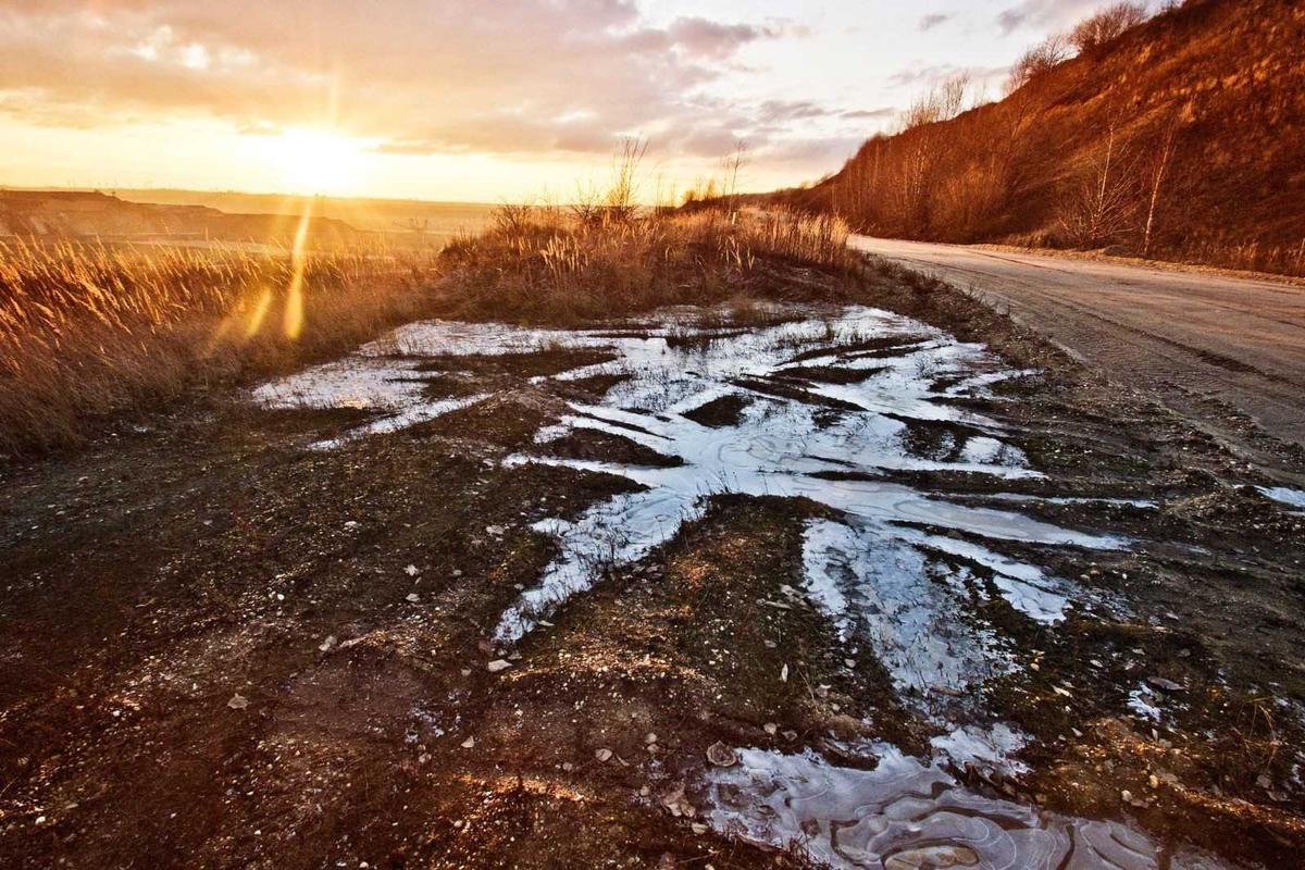 A safe landscape photo used to demonstrate how a strong green filter can remove visual detail
